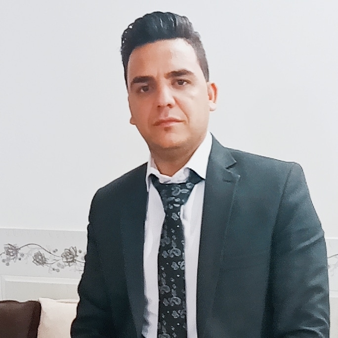 حسین اکبری 