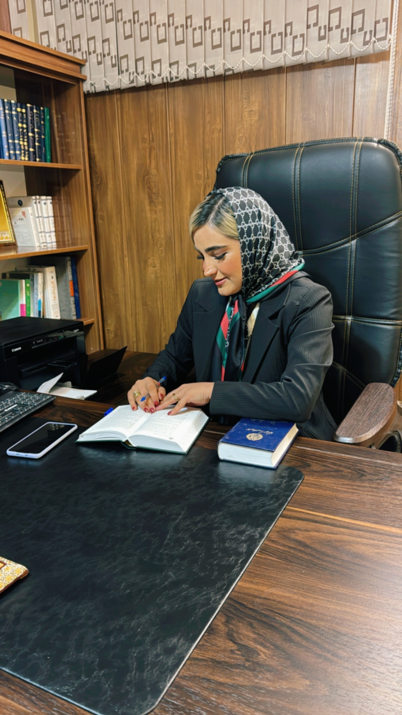 عکس وکیل